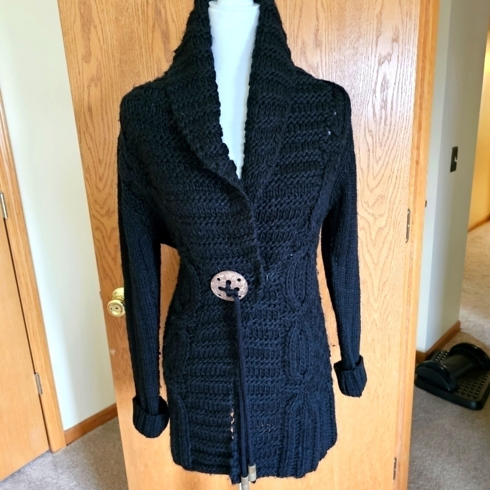 Black sweater by Paris tempo